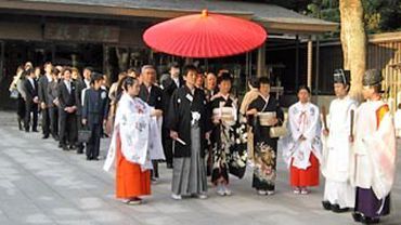 В Японии появились фирмы, предоставляющие «фальшивых» родственников на свадьбу – для статуса