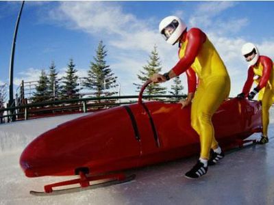 Австралийский бобслеист разбился на олимпийской трассе - Культурные и спортивные мероприятия