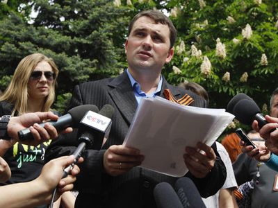 На митинге в Луганске провозглашен государственный суверенитет региона - В Мире