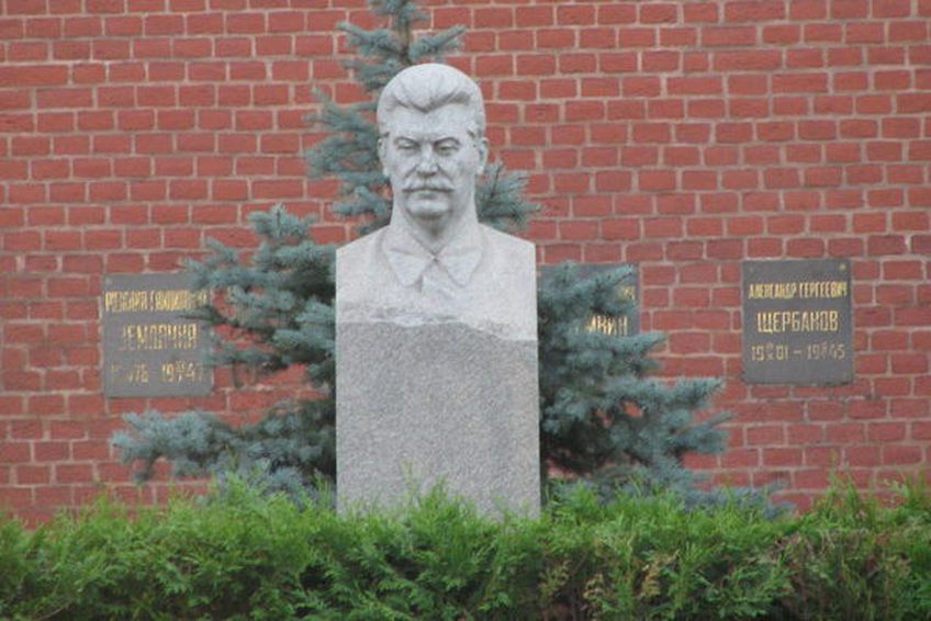 Годовщину смерти Сталина отметят на Красной площади коммунисты