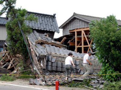Žuvusiųjų ir dingusiųjų skaičius pasiekė 15 tūkst. - Pasaulyje