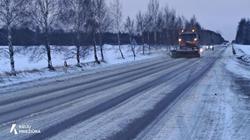 Дорожники предупреждают водителей: на дорогах возможен гололёд