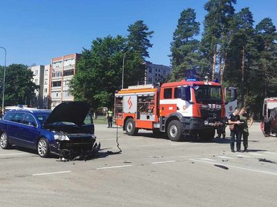 Автоавария в Висагинасе на перекрестке пр. Тайкос и ул. Ветерану (фотогалерея) - Новости регионов