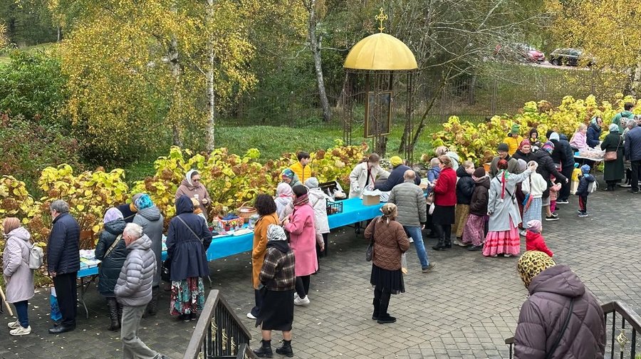 Традиционная Покровская ярмарка порадовала прихожан и гостей храма (фотогалерея) - Мир православия