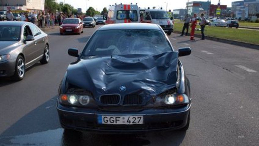 Kaune BMW perėjoje partrenkė mamą su dukrele - abi žuvo vietoje