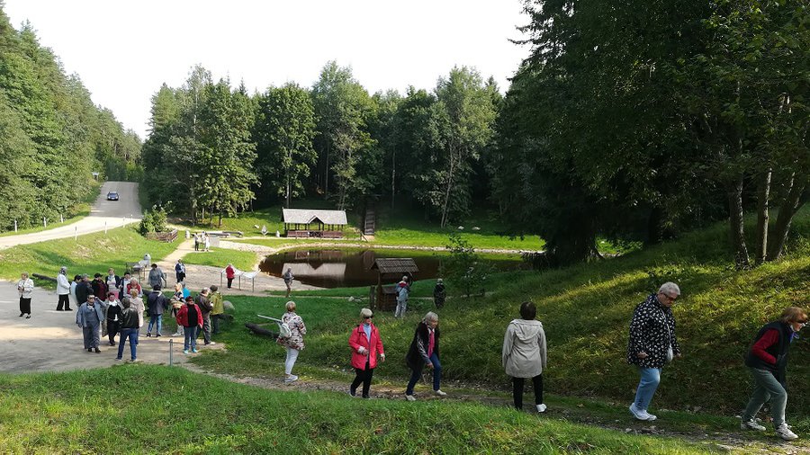 Ветераны отметили День строителей в «Школе природы» и на мифологической тропе (фотогалерея) - В Висагинасе