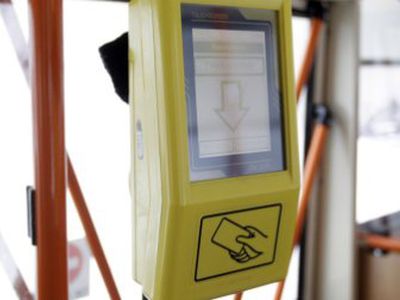 Дорога вильнюсцев на работу: бумажных билетов нет, электронная система не действует - Литва и страны Балтии