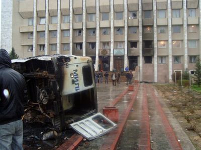 Спецслужбы Киргизии обвиняют международных террористов в организации беспорядков - В Мире