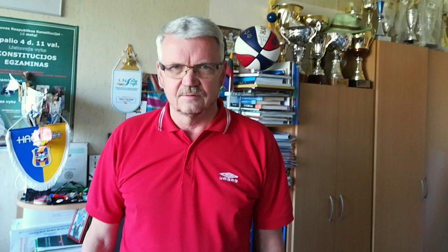 Йонаса Некрошаса тревожит ситуация с уроками плавания - В Висагинасе