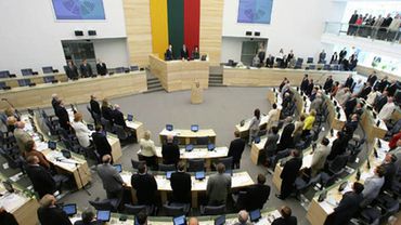 Депутаты Сейма Литвы вышли из отпуска и начали борьбу с коррупцией

                                                                