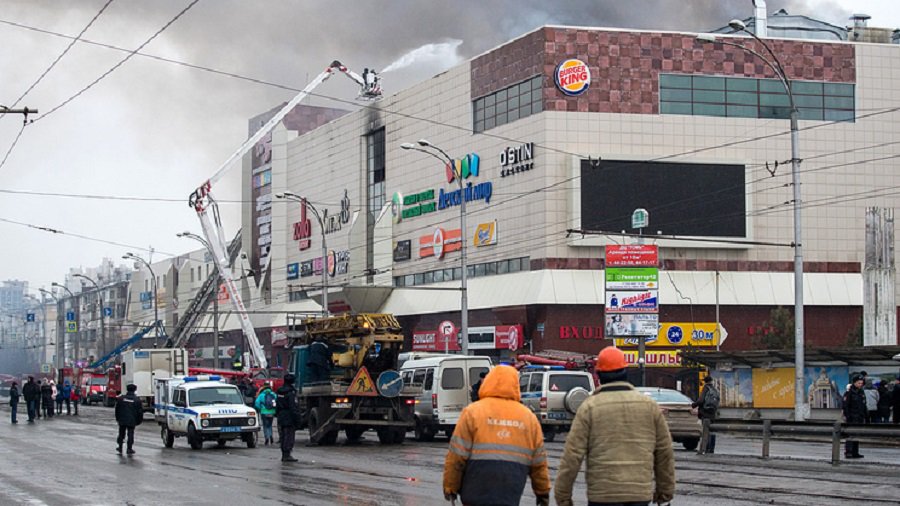 Две экспертизы подтвердили, что причиной пожара в ТЦ "Зимняя вишня" стал светильник - В Мире