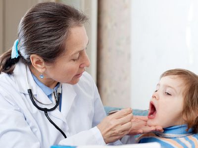 Получить пособия по болезни смогут и ухаживающие за внуками дедушки и бабушки - Литва и страны Балтии