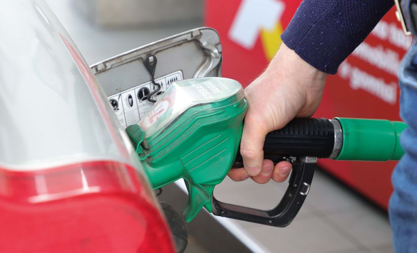 Цены на бензин и дизелин в Литве почти сравнялись