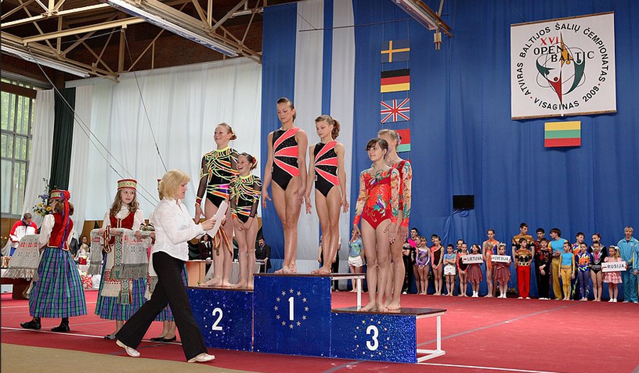 Обращение коллектива школы акробатики - В Висагинасе