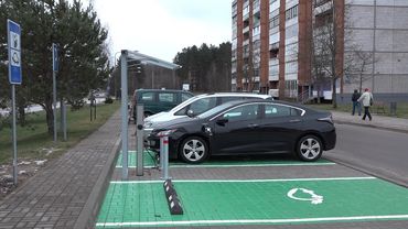 О местах для зарядки электромобилей и об автомобильных парковках (видео)