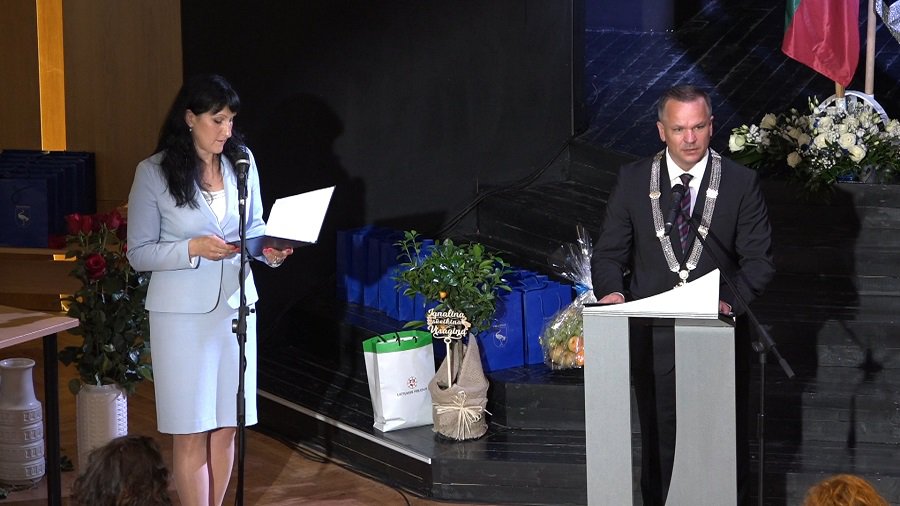 Прямая трансляция с торжественного заседания совета в честь празднования 45-летия города (запись) - В Висагинасе