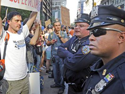 «Оккупанты Уолл-стрит» захватывают мир                                                                 - В Мире