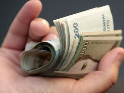 Dar nepasibaigus krizei europarlamentarai skuba didintis išmokas - Lietuva ir Baltijos šalys