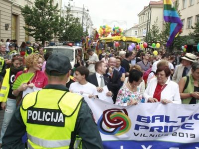 У литовских сексменьшинств потребовали оплатить полиции стоимость охраны гей-парада - Литва и страны Балтии