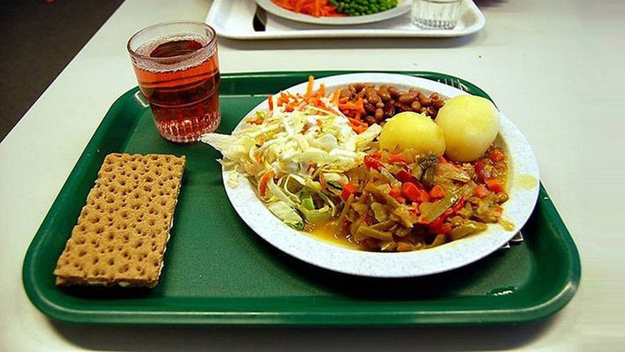 Даугавпилсское самоуправление обеспечит городских школьников полноценным обедом - Литва и страны Балтии