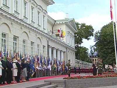 Литва празднует свое тысячелетие  - Литва и страны Балтии