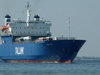 Эстонский паром, потерявший ранее управление, успешно вернулся своим ходом в Швецию - Литва и страны Балтии