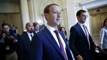 D. Tuckerbergas žada eiti „ant kilimėlio“, kad užkirstų kelią „Facebook“ suskaidymui