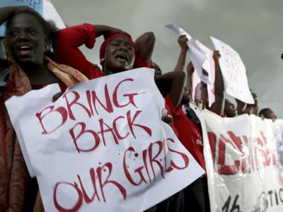 В Нигерии объявлено вознаграждение в $300 тысяч за помощь в спасении похищенных девочек - В Мире