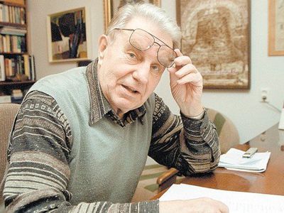 В Литве — двухдневный траур в связи с кончиной поэта Ю.Марцинкявичюса - Литва и страны Балтии