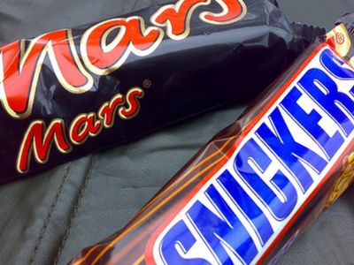 В Белоруссии выпускают на рынок собственные заменители «Сникерса» и «Марса» - В Мире