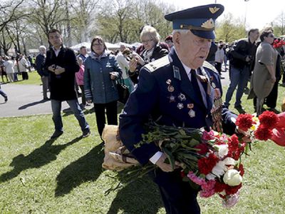 МИД РФ считает кощунством запрет на публичное ношение советской военной формы в Латвии - Литва и страны Балтии