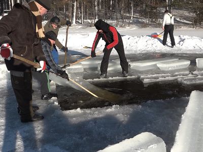 На озере Висагинас началась подготовка к празднику Крещения  (видео) - В Висагинасе