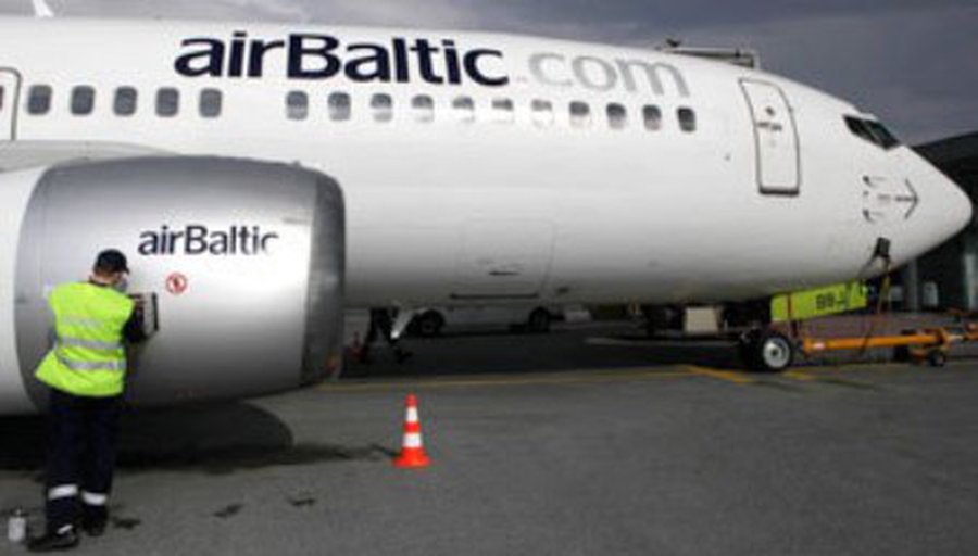 Латвия продаст авиакомпанию при помощи рекламы в The Financial Times - Литва и страны Балтии