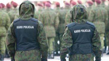 Нетрезвый военный полицейский предложил полиции взятку в размере 10 000 литов