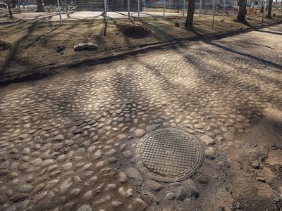 Открытую в историческом вильнюсском квартале мостовую XIX в. решено сохранить - Литва и страны Балтии