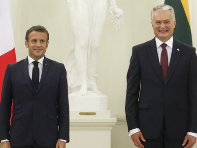 Э. Макрон с супругой в Литве - В Мире