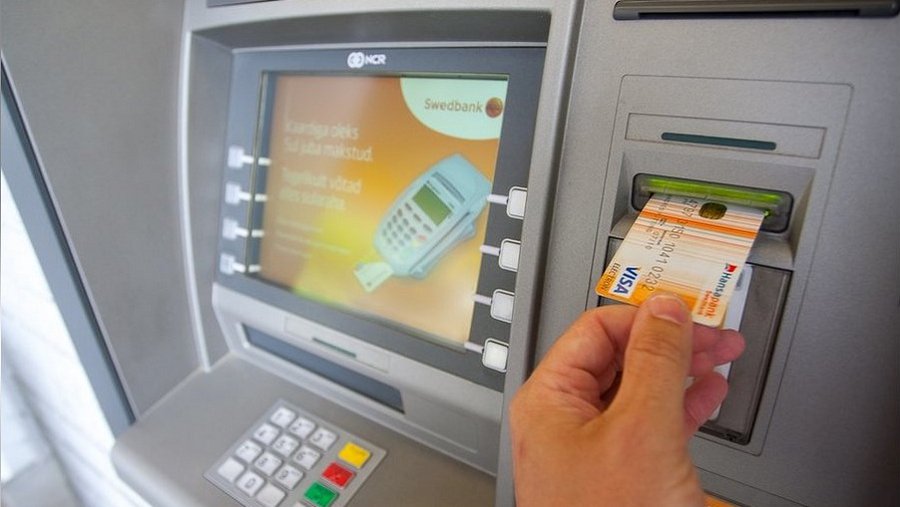 Часть жителей больше платит за обналичивание средств – какие тарифы действуют, и что планируют другие банки - Литва и страны Балтии