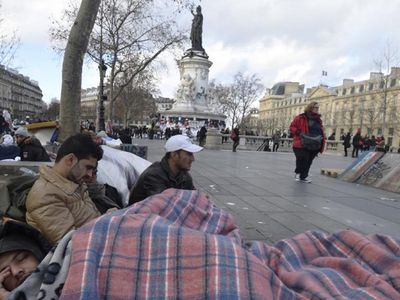 Мэр Парижа предложила разместить бездомных в ратуше на время холодов - В Мире