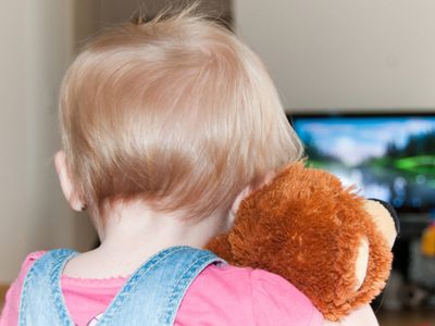 Длительный просмотр телевизора влияет на структуру детского мозга - Наука и здоровье