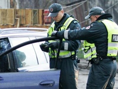 Говоря за рулем по мобильному можно потерять не только деньги, но и права - Происшествия и криминал