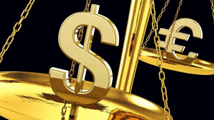 Situacija Italijoje pirmadienį kilstelėjo eurą aukštyn - Verslas ir ekonomika