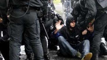 В Берлине первомайские демонстранты покалечили 30 полицейских