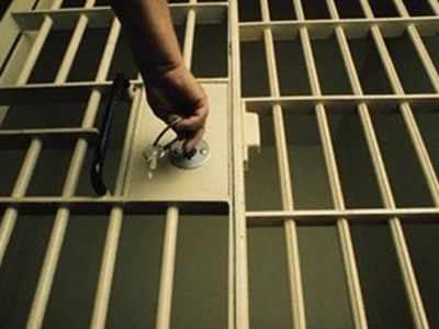 Житель Паневежиса пытался повеситься в камере - Происшествия и криминал