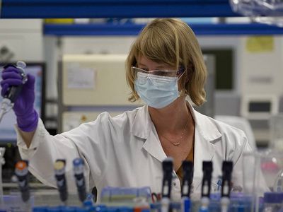 Ученые заявили о способности витамина D снижать риск смерти из-за коронавируса - Наука и здоровье