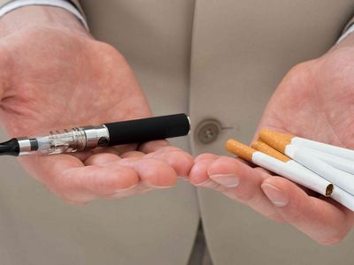 Сейм решил ввести акциз на электронные сигареты - Литва и страны Балтии