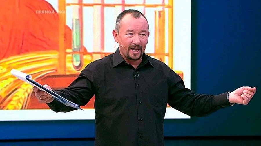 Телеведущего Первого канала накажут за нецензурную лексику в эфире