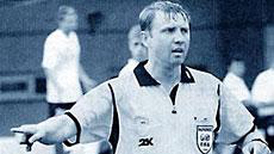 Российский футбольный арбитр отказался судить матчи премьер-лиги - Культурные и спортивные мероприятия