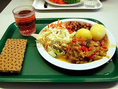 Даугавпилсское самоуправление обеспечит городских школьников полноценным обедом - Литва и страны Балтии