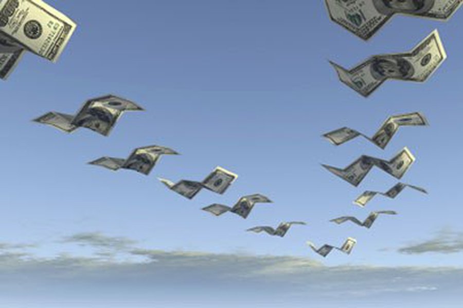 Более 83 тысяч человек в 2010 году официально уехали из Литвы                 - Литва и страны Балтии