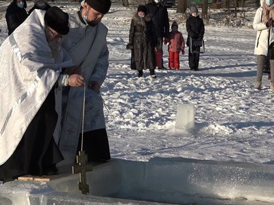 С праздником Крещения! Несмотря на пандемию, чин освящения воды на озере состоялся (видео) - Мир православия